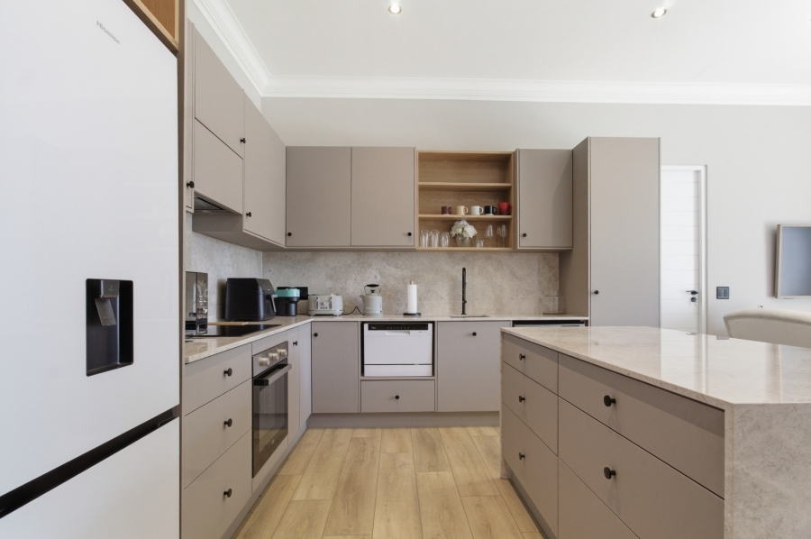 1 Bedroom Property for Sale in Sea Point Western Cape